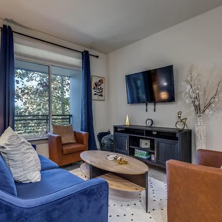 Gorgeous Condo W Riverwalk Views Free Parking Pet Friendly Centrally Located On The Riverwalk